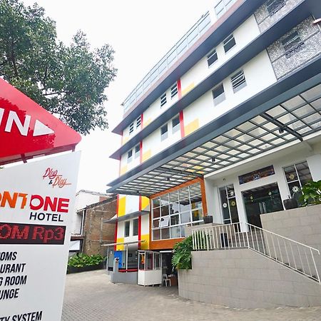 Front One Hotel Pasir Koja Bandung Exterior foto