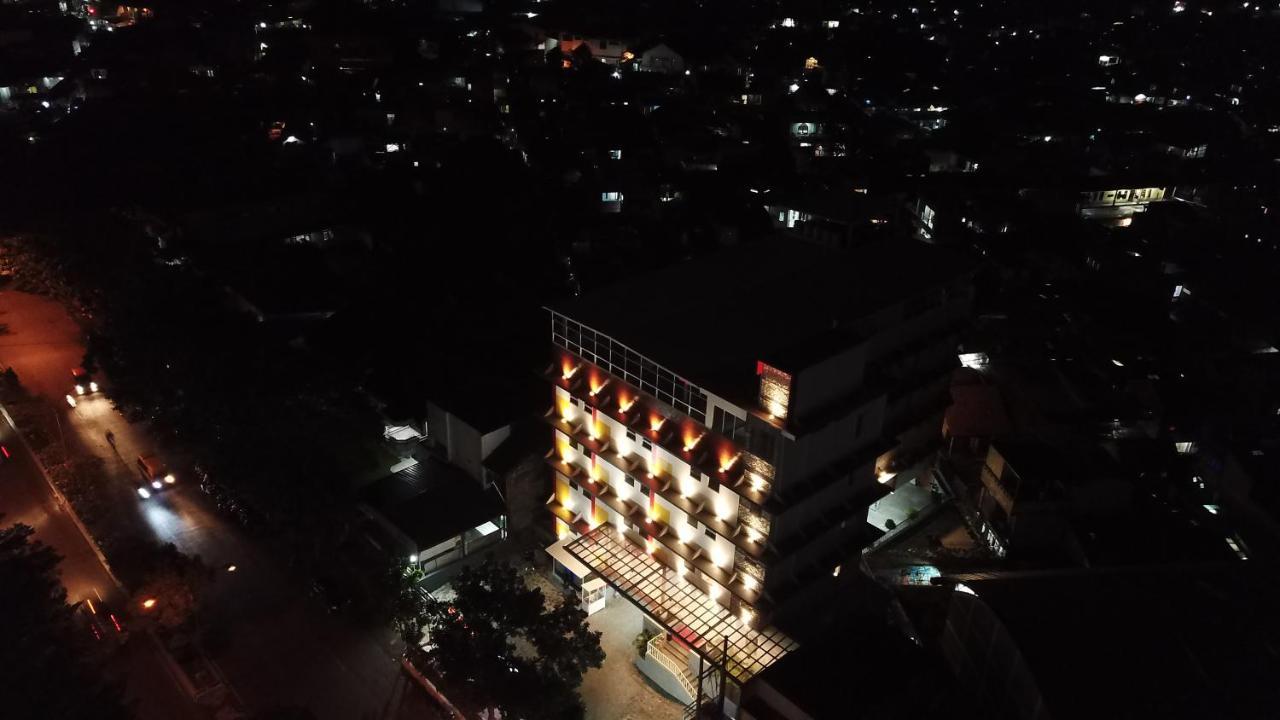 Front One Hotel Pasir Koja Bandung Exterior foto