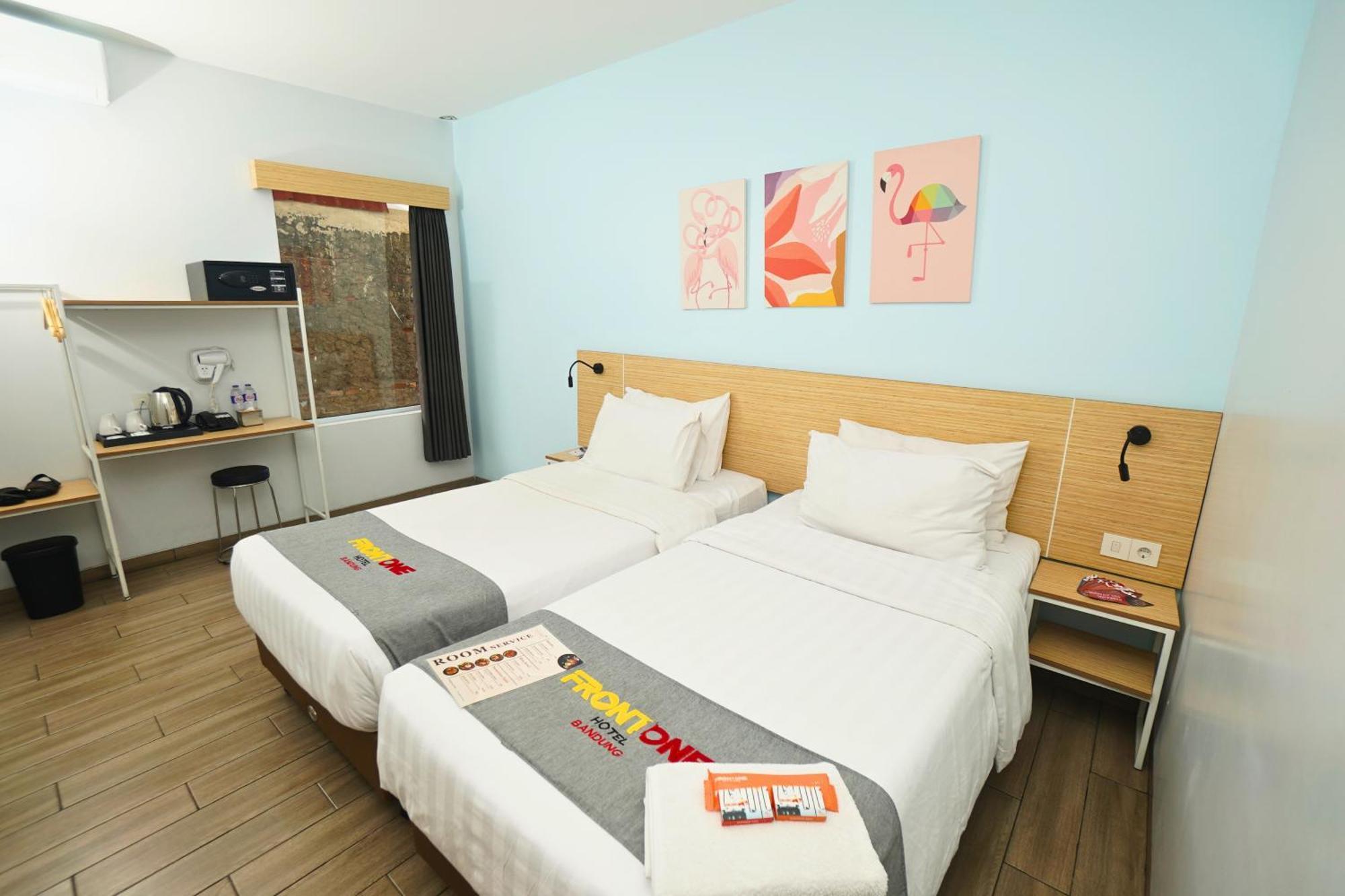 Front One Hotel Pasir Koja Bandung Exterior foto