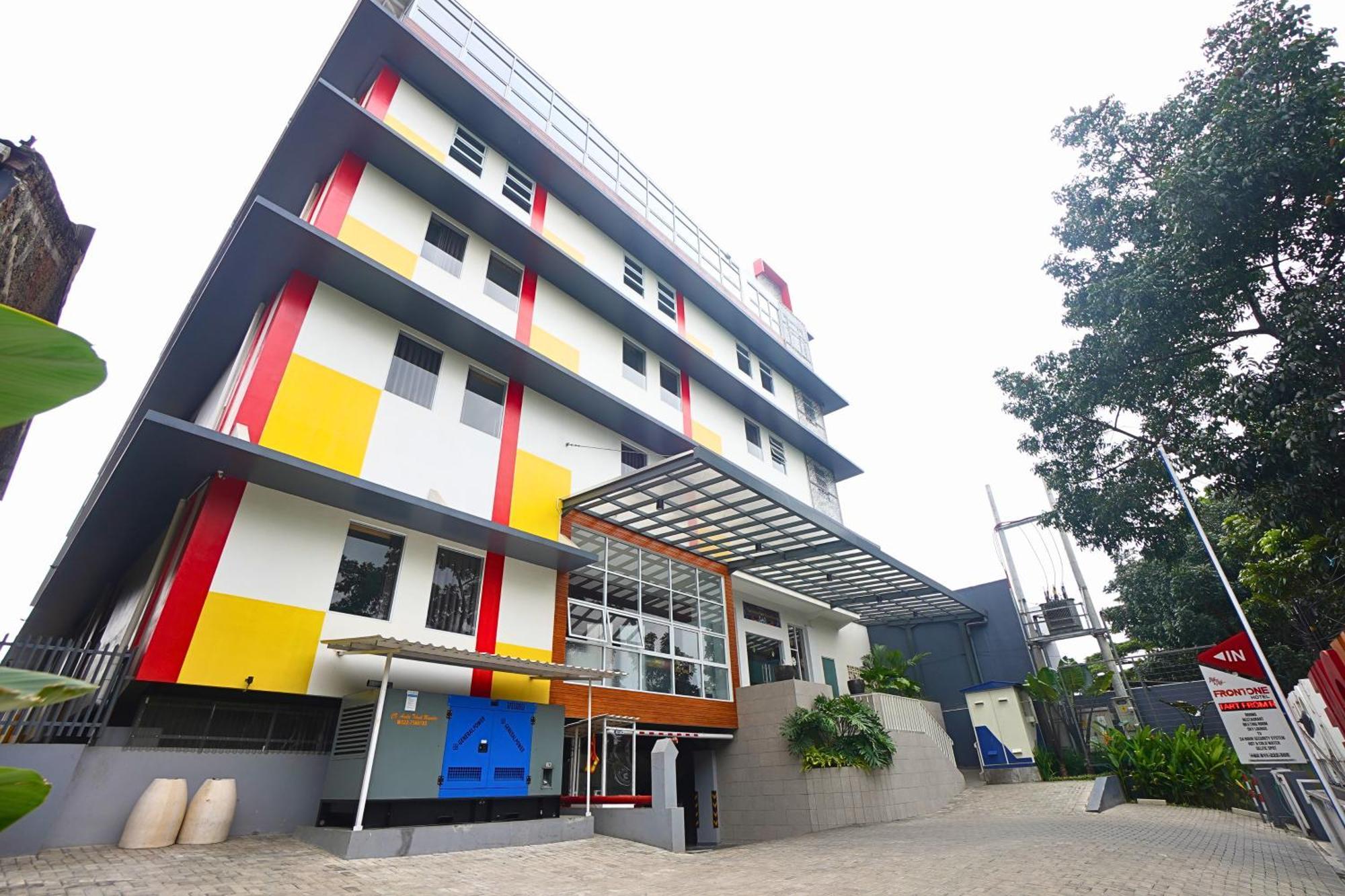 Front One Hotel Pasir Koja Bandung Exterior foto