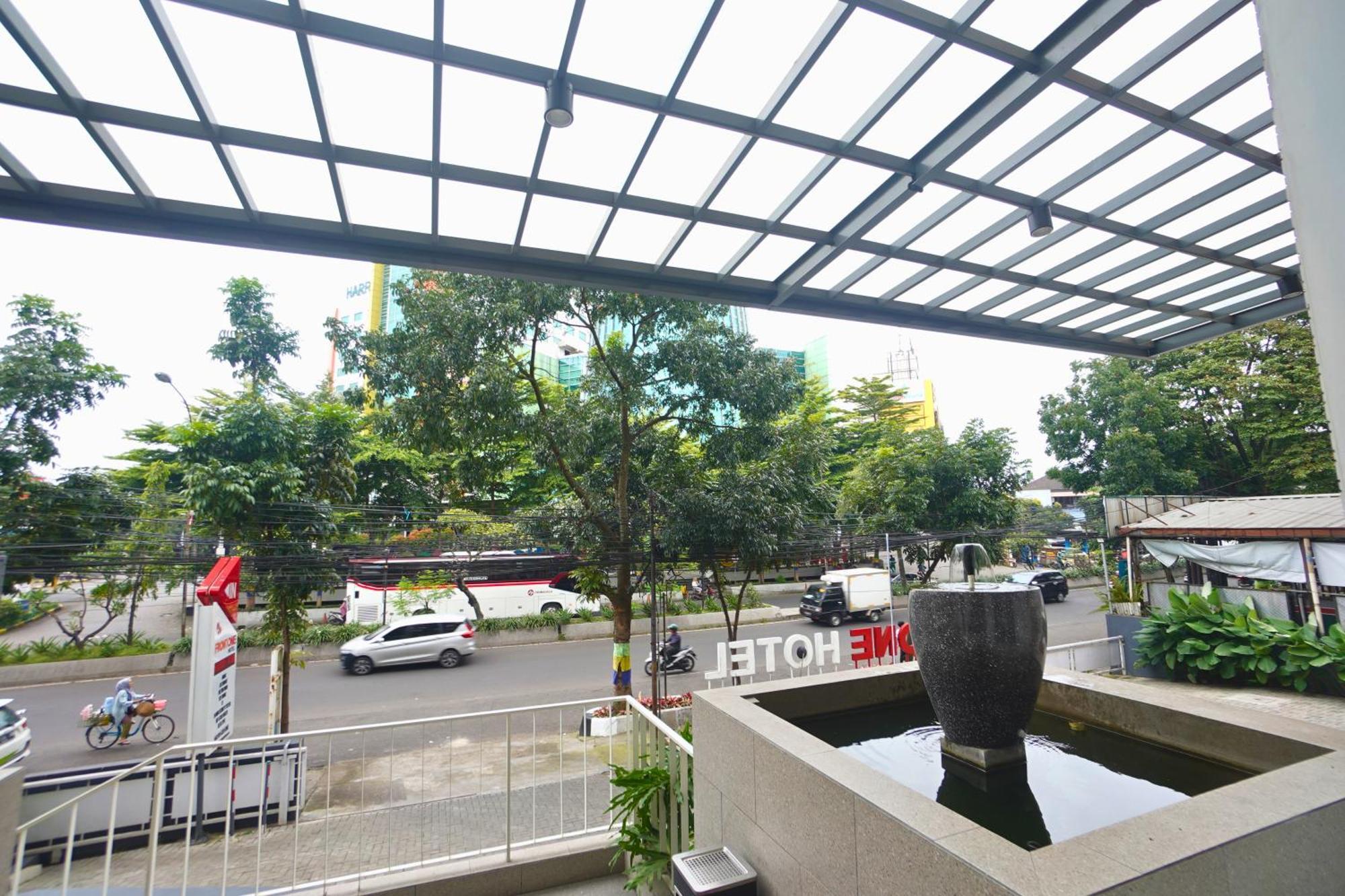 Front One Hotel Pasir Koja Bandung Exterior foto